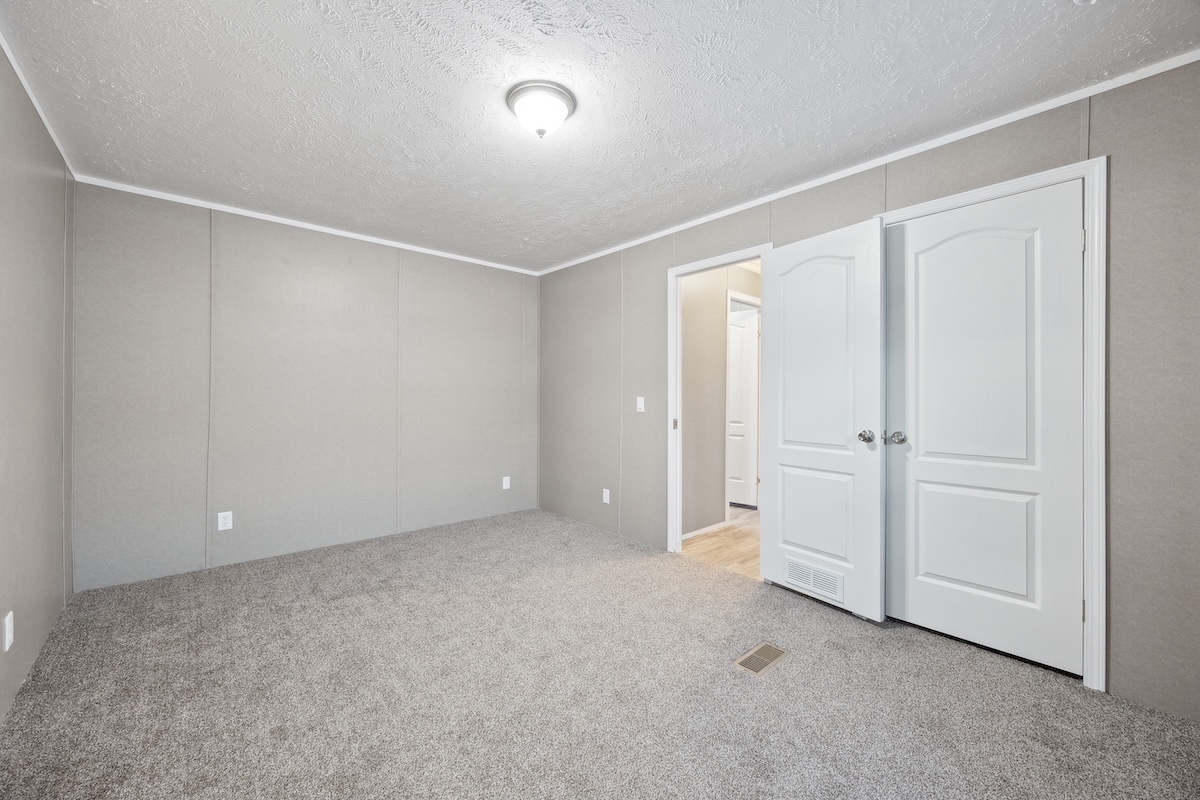 82 ft. Spacious 3 Bedroom, 2 Bathroom - Image 10