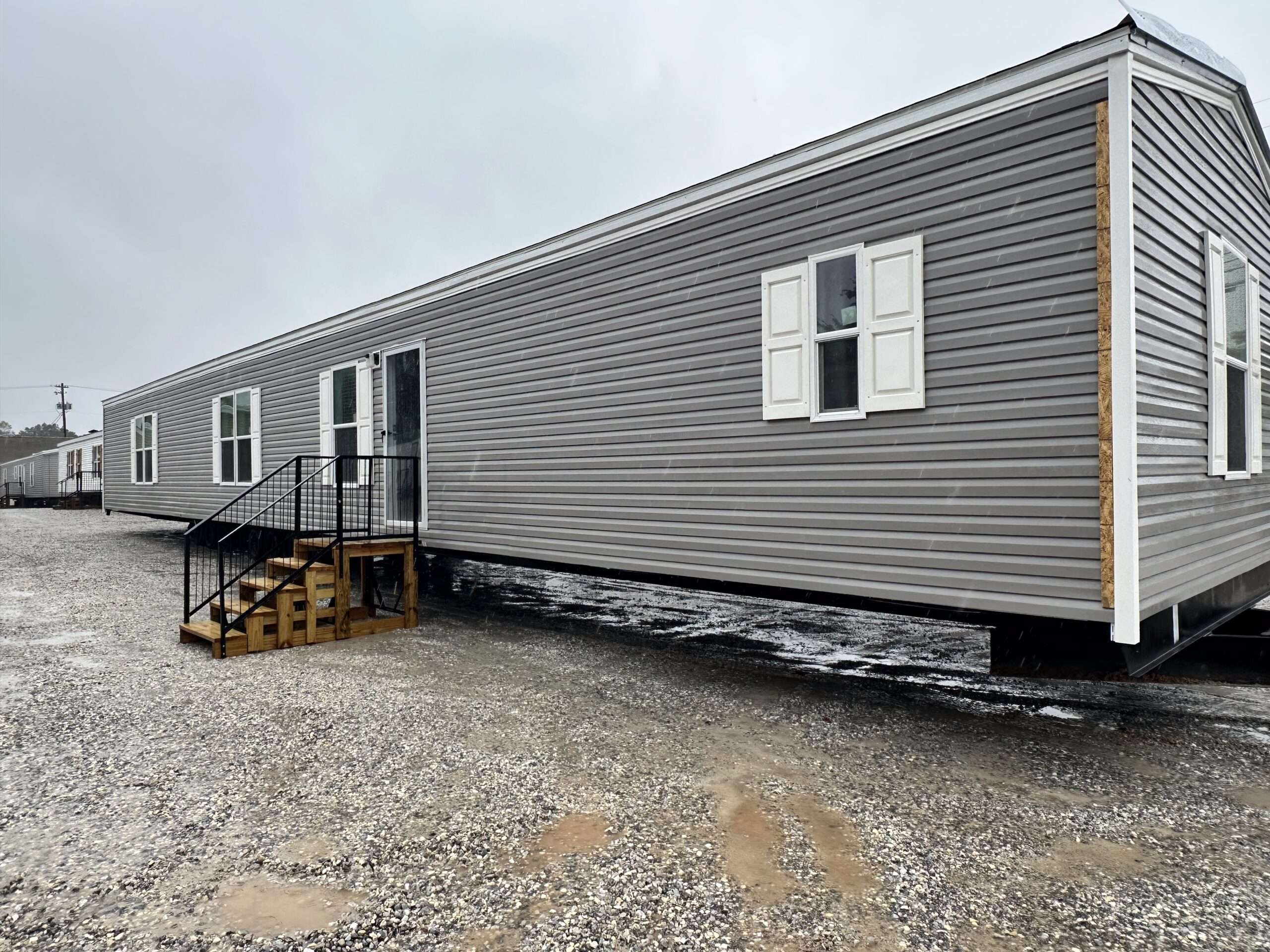 82 ft. Spacious 3 Bedroom, 2 Bathroom - Image 2