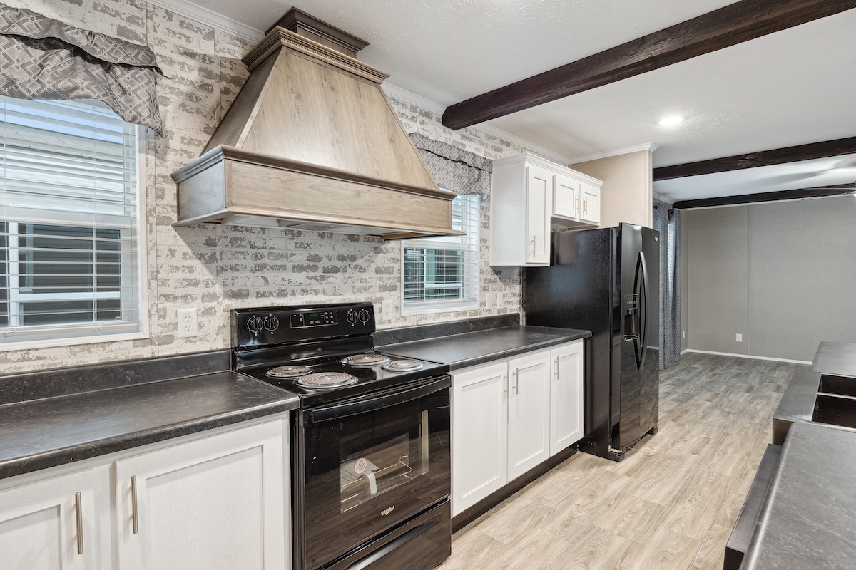 82 ft. Spacious 3 Bedroom, 2 Bathroom - Image 3
