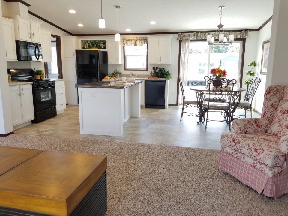 28X52, 3 Bedrooms, 2 Baths - Image 5