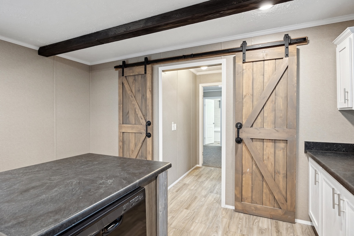 82 ft. Spacious 3 Bedroom, 2 Bathroom - Image 4