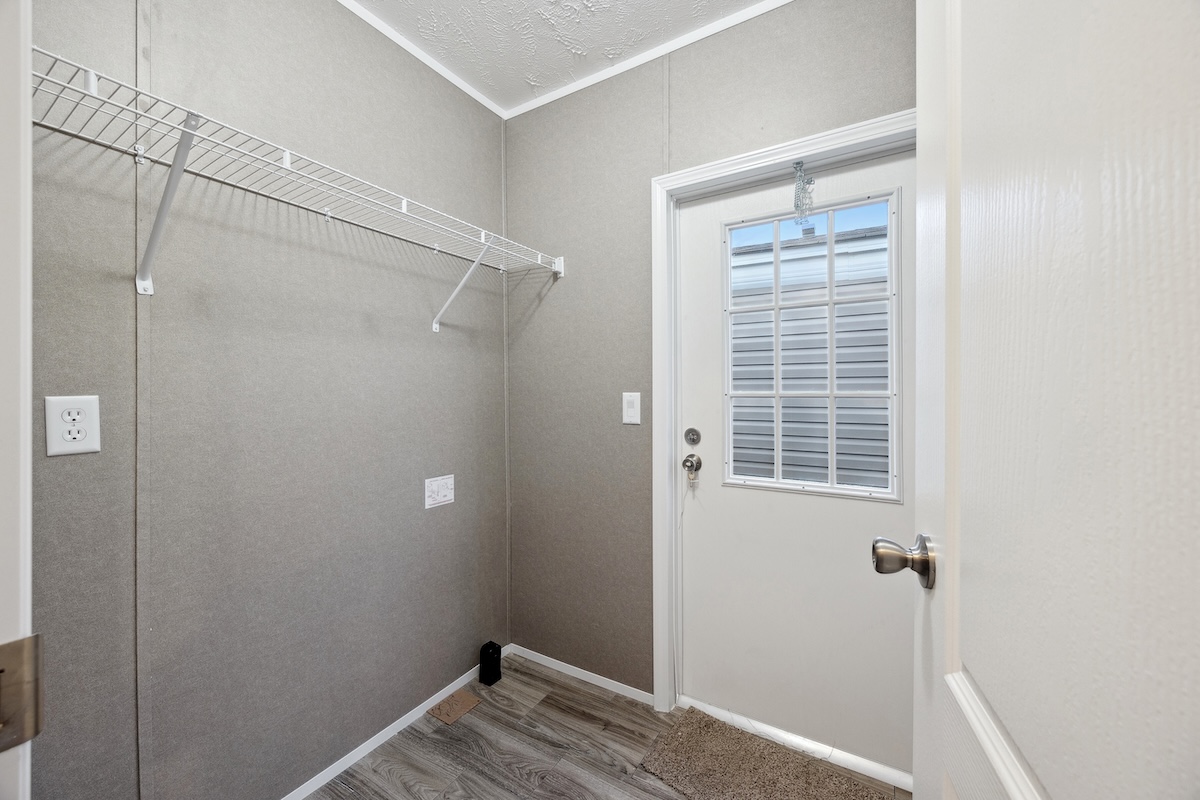 82 ft. Spacious 3 Bedroom, 2 Bathroom - Image 12